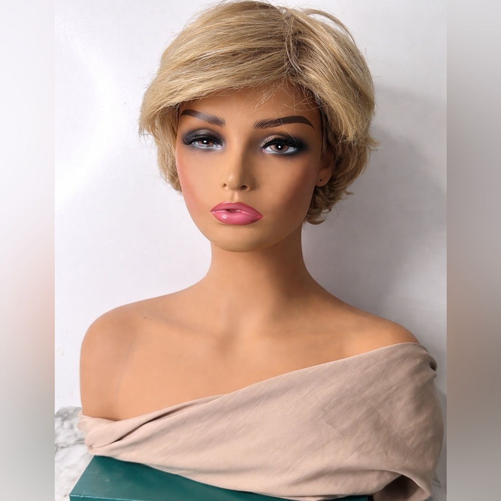 GOD DIVAS SECRET - Short Blonde Layered Wig Synthetic Wig